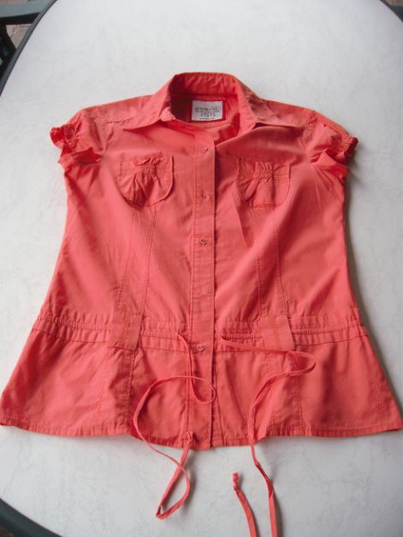 Lachsrote Bluse mit Raffungen 