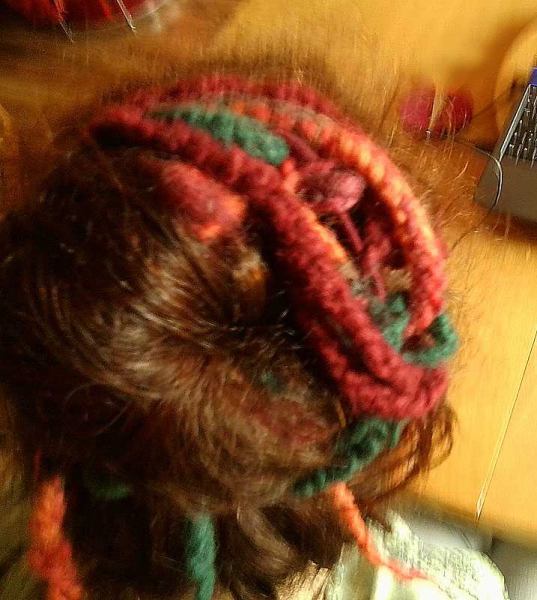 Filz-Dreads-Haargummi blau mit dicker Holzperle