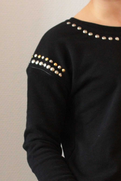 Pullover mit Nieten in Gold & Silber