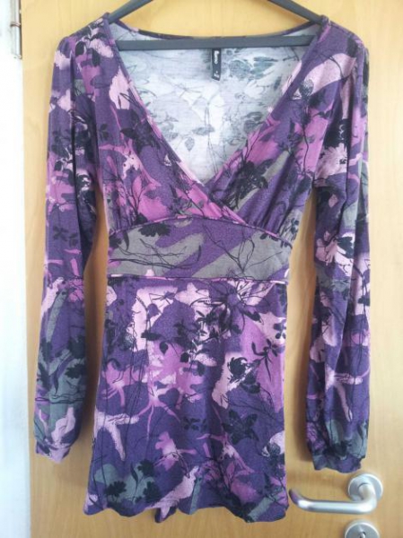 Schön geschnittenes Tunikashirt