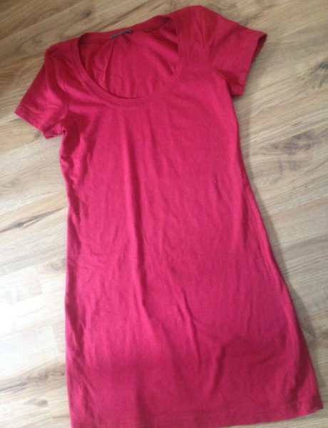 Rotes Kleid von Consequent