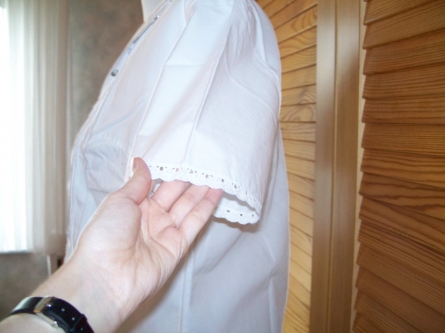 VINTAGE// Weiße Baumwollbluse mit blauen Blümchen und Spitze von *BanCare* Gr. 38/ 40