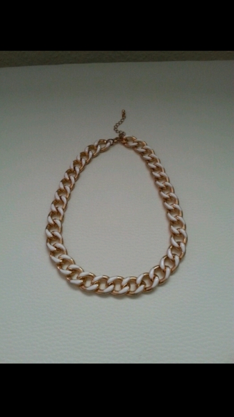 Gold/weiße vero moda kette