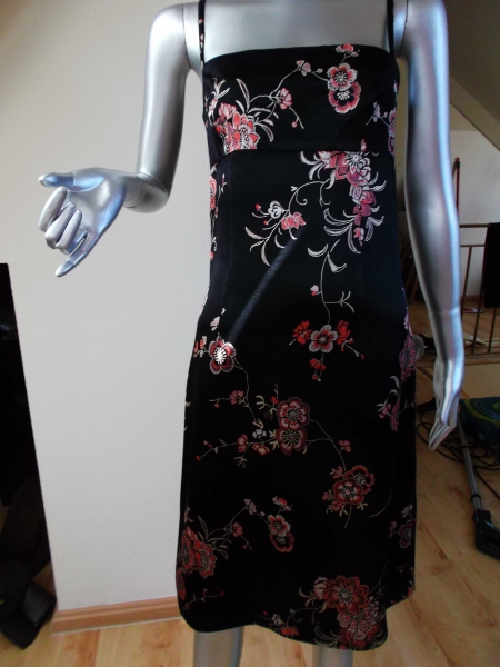 Nicowa Partykleid Rückenausschnitt Blumen glänzend