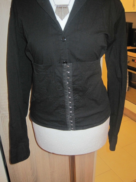 schwarze Bluse Korsettstil