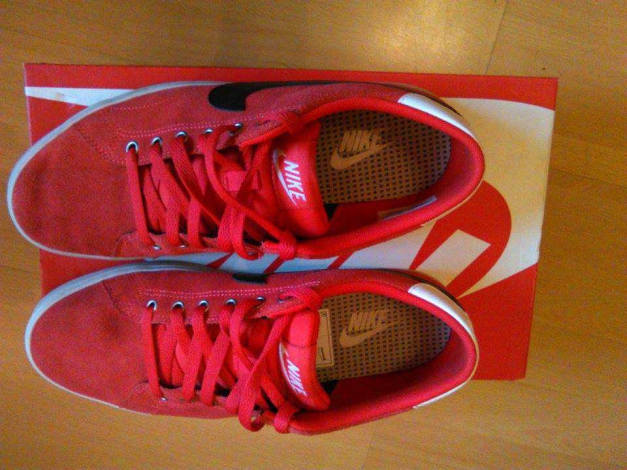 Rote Nike Sneaker NEU