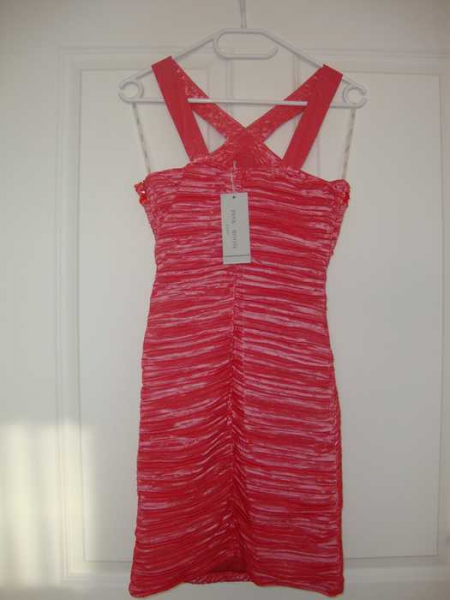 Super Schönes Kleid mit Strasssteinen