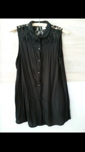 Spitzentop in schwarz