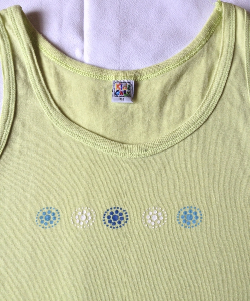 Süßes Unterhemd mit Muster