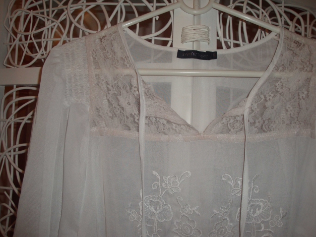 wunderschöne leicht-transparente Bluse