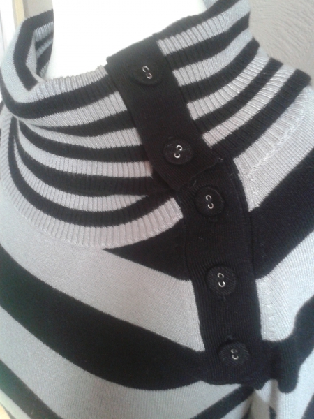 Gestreifter Pullover schwarz/grau Gr.146/152
