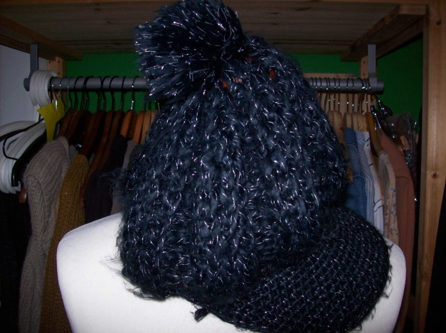 Lässiges Strickcap mit Bommel