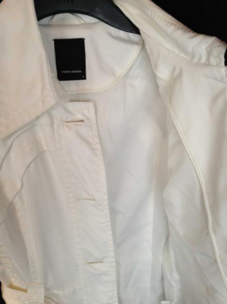 Trenchcoat mit Gürtel von Vero Moda in S