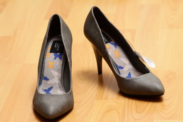 Zara Pumps High Heels grau neu