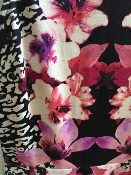 NEU!! Schickes kurzes Kleid, cooles Muster