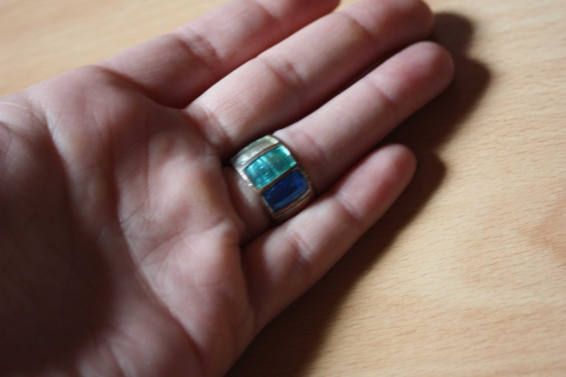 Schöner Ring, blau, türkis, weiß