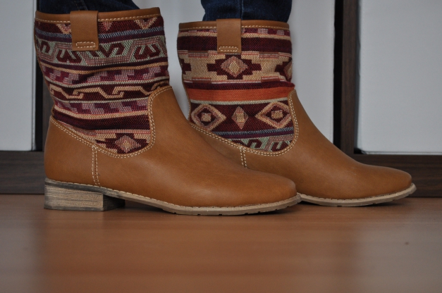 braune Ethno Stiefel