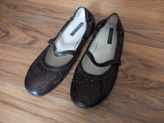 Schicke verspielte Riemchenballerinas mit Lochmuster