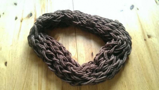 NEU! Brauner Strickschal / Wolle