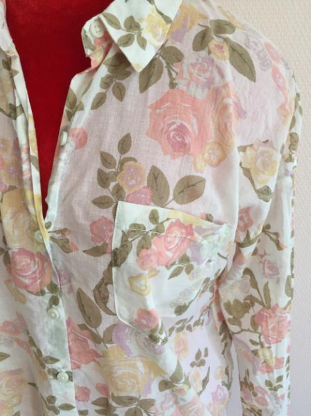 Bluse mit Rosenmuster von H&M