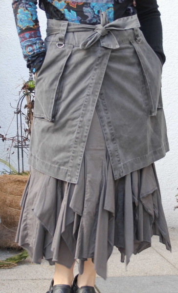 Ausgefallener zweilagiger Jeansrock/Zipfelrock