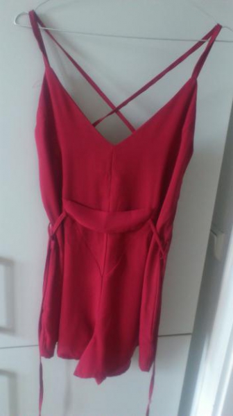 Jumpsuit mit tollem Rückenausschnitt in Bordeauxrot