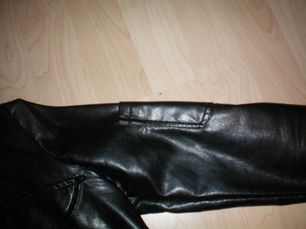 schwarzer Kurzblazer/ Bolero von Amisu lederimitat