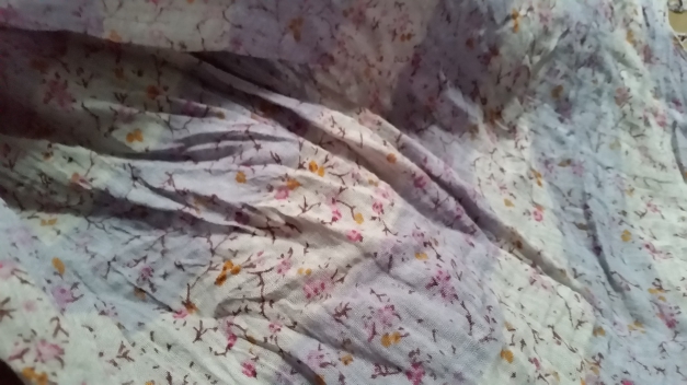 großes Tuch mit Blümchenmuster