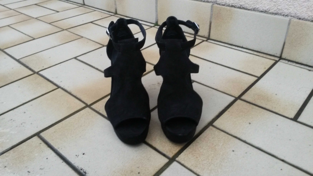 Stylische High Heels mit breitem Absatz