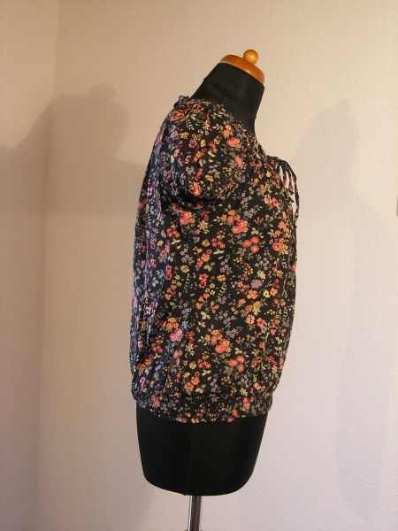 Süßes Blümchen-Oberteil