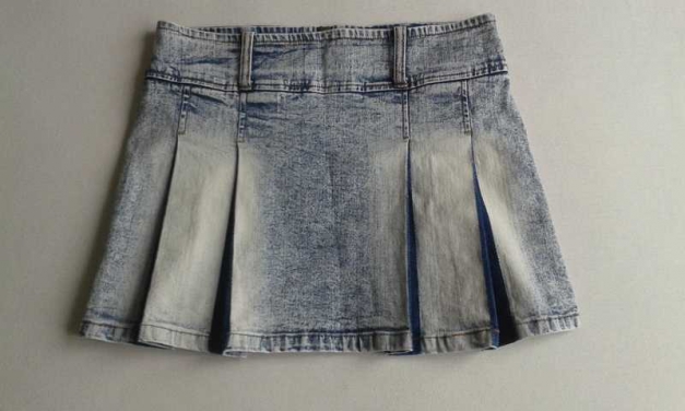 verwaschener blau weißer Jeans-Minirock mit Falten von Fishbone Gr. 36