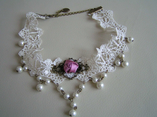 Collier Halsband Spitze Kette Rose Weiß Creme Gothic Burlesque Steampunk Choker Barock