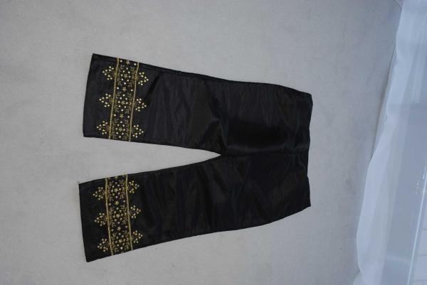 Hose schwarz Satin 34 36 mit  Stickerei in gold