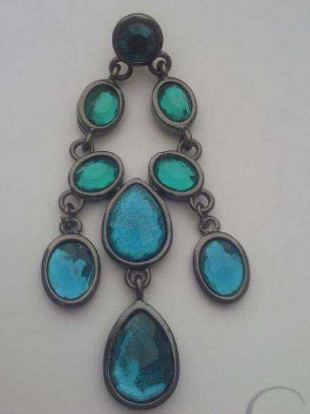 Ohrringe mit grünen Steinen