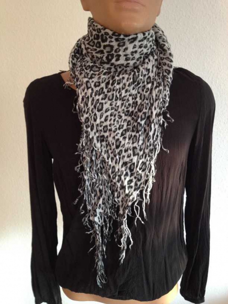 trendy Tuch im Leolook