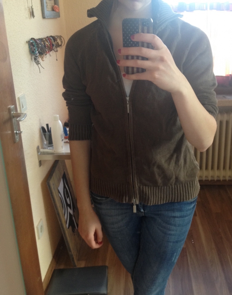 dunkelgrüne Strickjacke