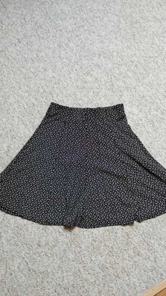 Rock Blümchen Muster schwarz/weiß