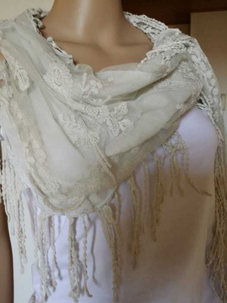 Super Schöne Schal mit Spitze