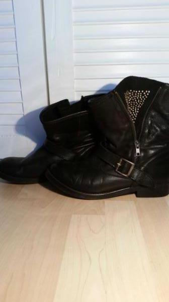 Schwarze Buffalo Boots