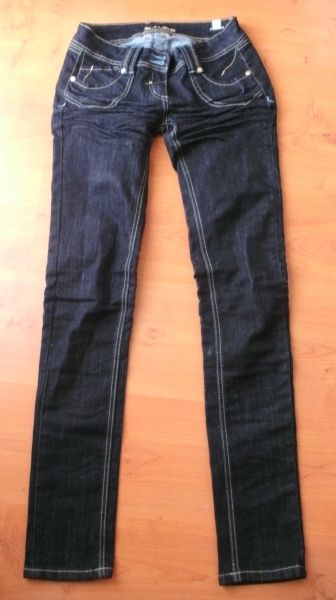 Röhrenjeans schwarz Gr. 36/38