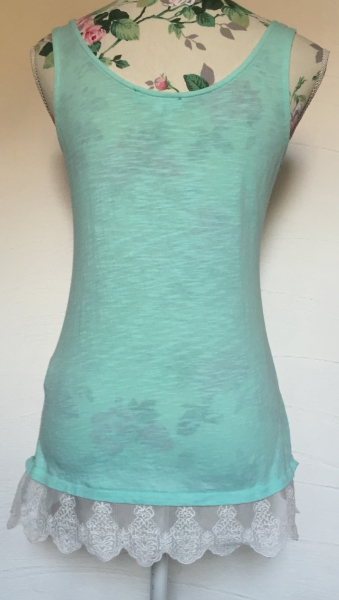 Mintgrünes Top mit Spitze