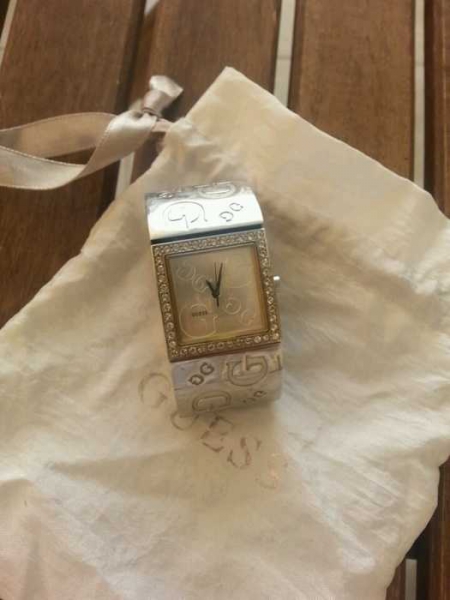 Guess silberne Uhr / Silberne Damenuhr