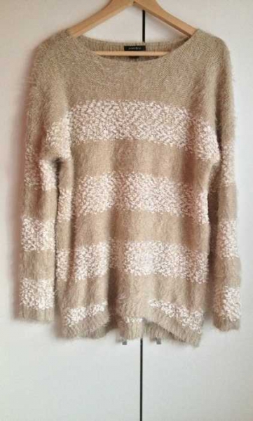 Schöner neuer gemütlicher Pullover