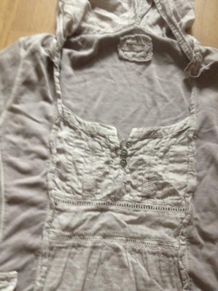 Zartes Oberteil mit Kapuze