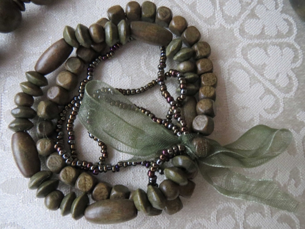 Set (Kette, Ohrringe und Armband )