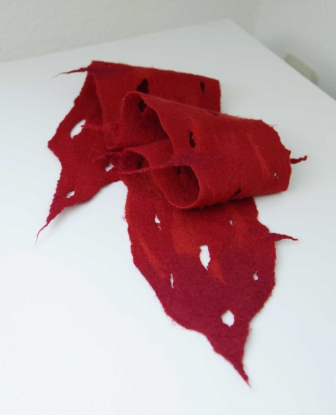 UNIKAT! zipfeliger Filzschal in warmem Rot