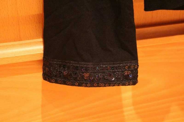 schwarzes longsleeve Oberteil 