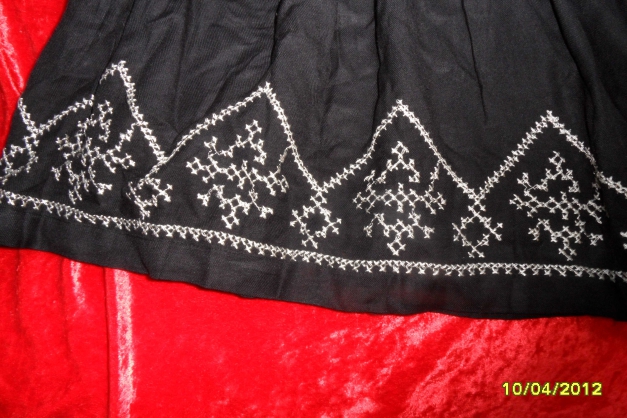 süßer Minirock in schwarz mit silberfarbener Stickerei, Größe XS, NEU, Fishbone, Sommerrock