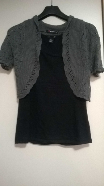 graues Jäckchen aus Spitze