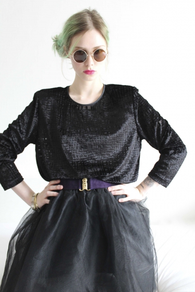 -- Samt Shirt -- Leichtes Shirt Longsleeve Pulli in Schwarz mit Samt Semitransparenz